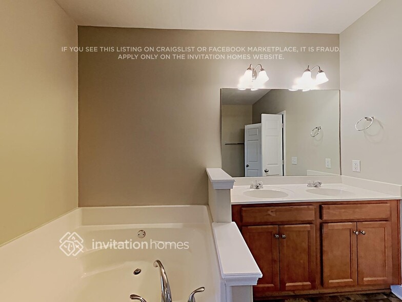 Building Photo - 69 Richmond Way