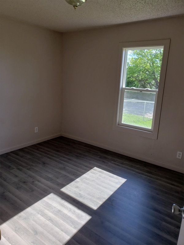 Building Photo - 1107 S Nebraska Ave