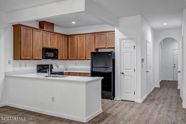 Building Photo - 5915 Pavilion Dr