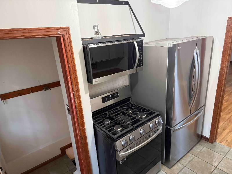 Building Photo - 320 Rosslyn Ave