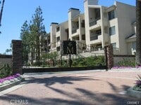 Building Photo - 5520 Owensmouth Ave