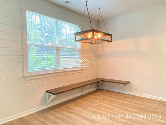 Building Photo - 2641 Alamanda Dr