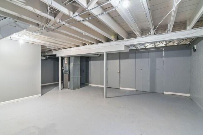 Building Photo - 708 S 15th St