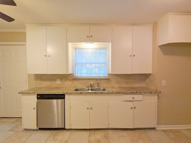 Building Photo - 1223 Shawnee St