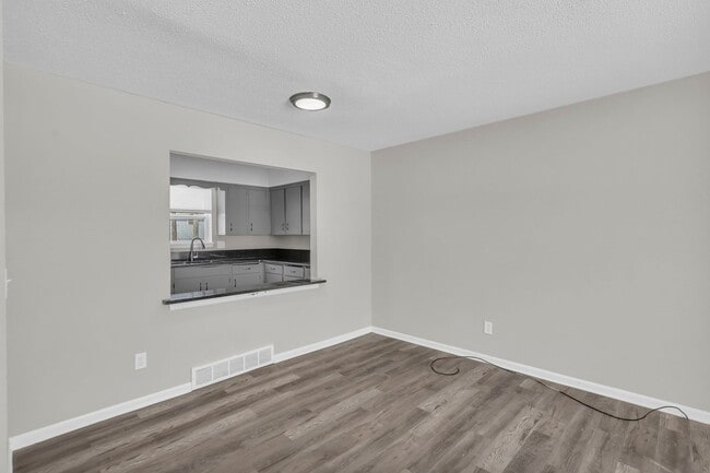 Building Photo - Amazing Townhomes