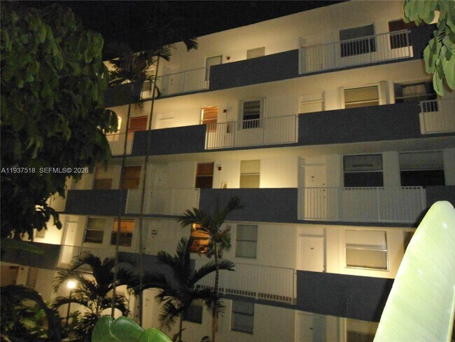 Building Photo - 1801 S Treasure Dr