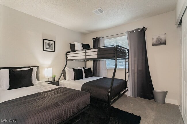 Building Photo - 4273 Ridgeview Dr