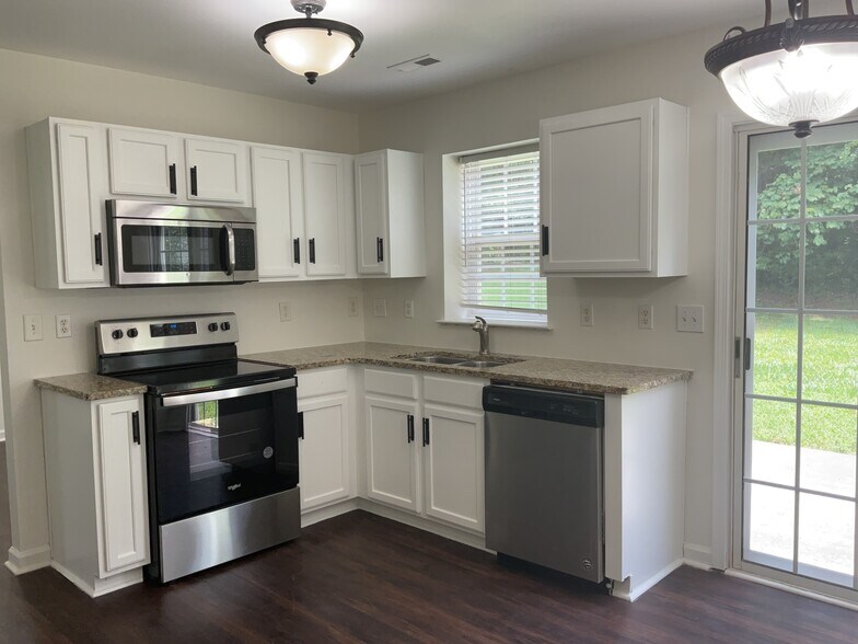 Building Photo - 1421 Juniper Hills Ln