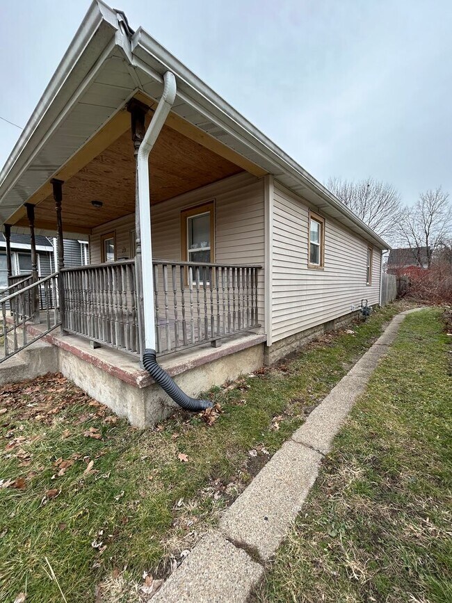 Building Photo - ** Move in Special ** 2-Bedroom, 1-Bathroom Home with Basement – $1,075/Month