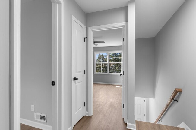 Building Photo - 400 Gallery Ln