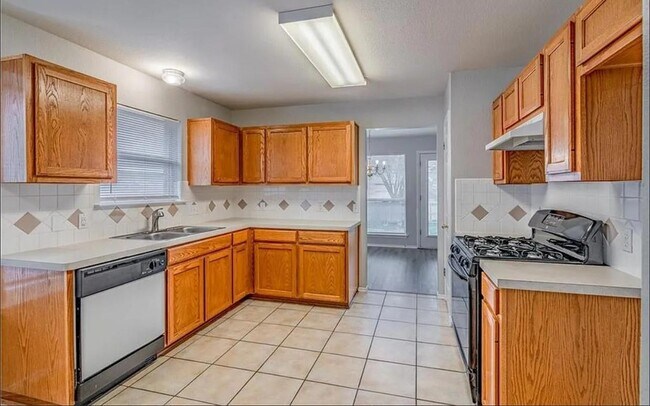 Building Photo - 702 Thrush Dr