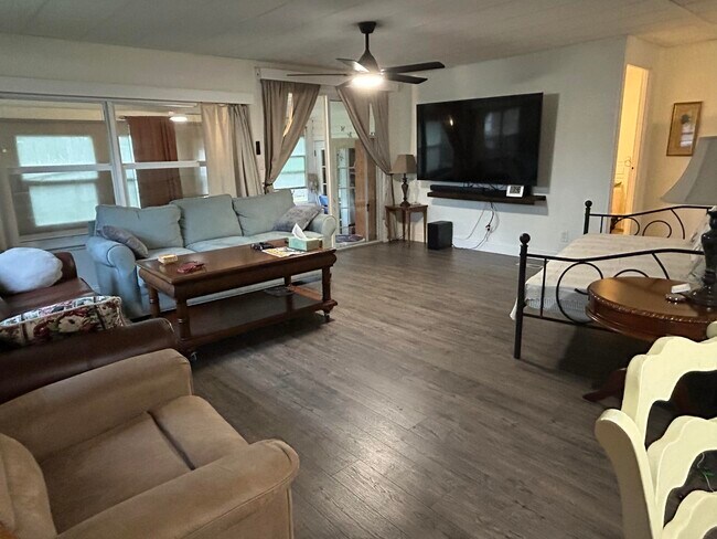 Building Photo - 12375 S Military Trl