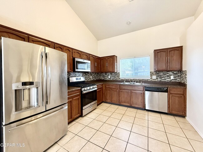 Building Photo - 12720 Tierra Mina Dr