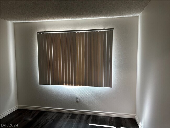 Building Photo - 1121 Willow Tree Dr