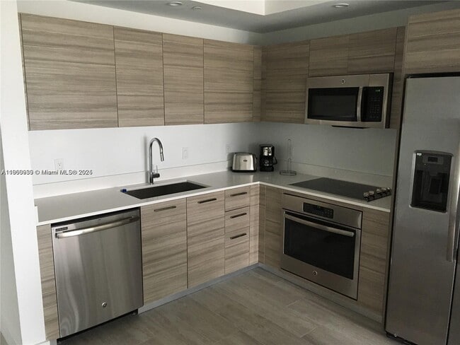 Building Photo - 121 NE 34th St