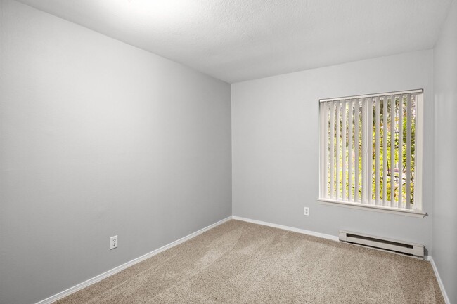 Building Photo - Tualatin Greens 2 bedroom/2 bath Condo