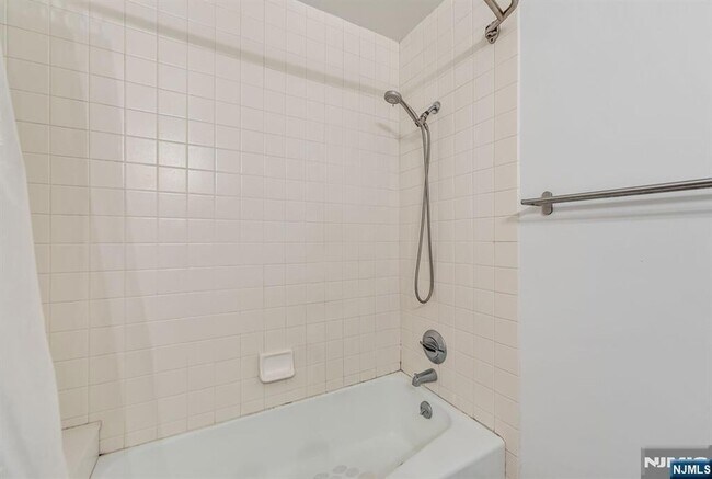 Building Photo - 16 Grand Cove Way