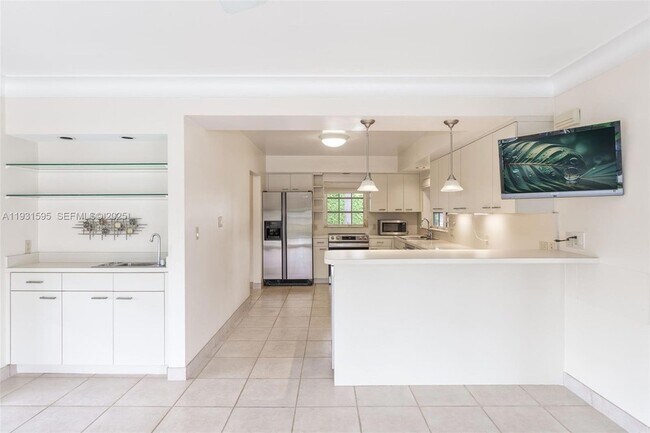 Building Photo - 2130 NE 15th St