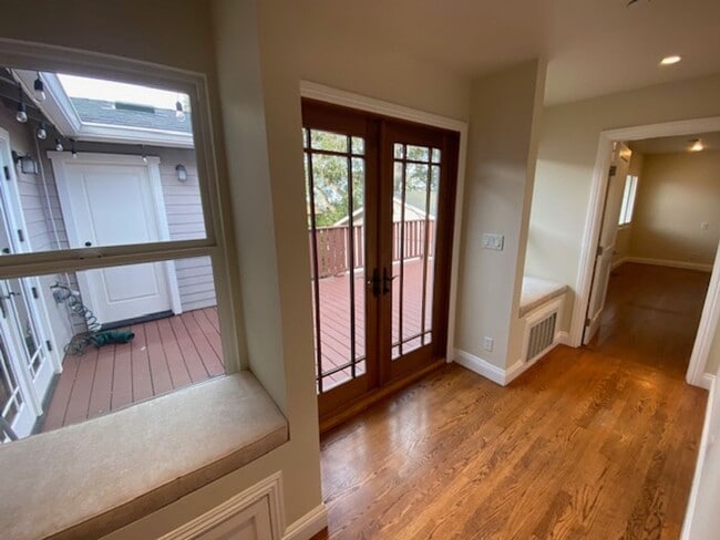 Building Photo - 1122 Miles Ave