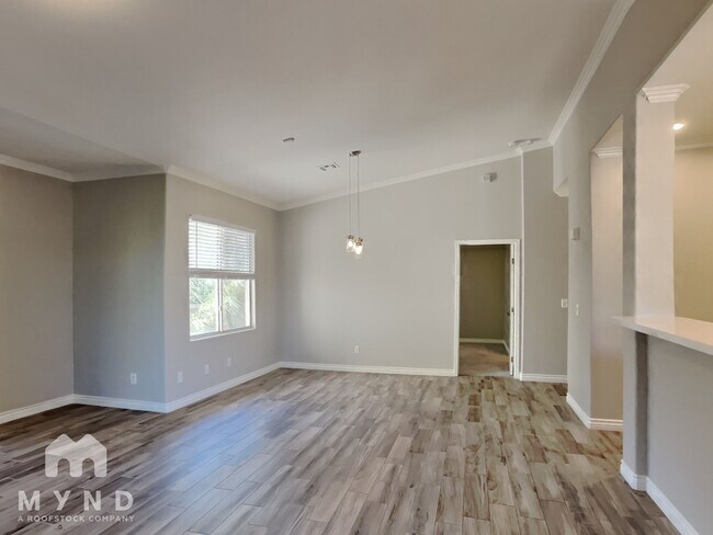 Building Photo - 900 Domnus Ln