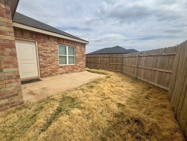 Building Photo - Spacious 3-Bedroom Duplex Near Texas Tech
