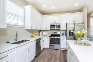 Building Photo - 1229 E Muriel St