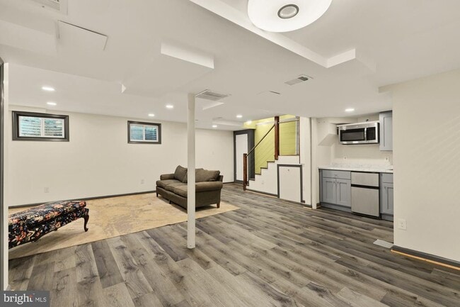 Building Photo - 7208 Delfield St