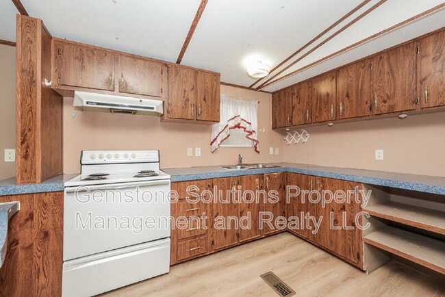 Building Photo - 5576 Hargrove Rd