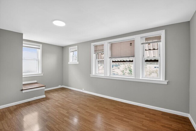 Building Photo - Narcissus