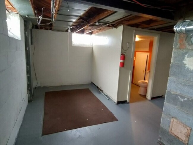 Building Photo - 3 bedroom, 2 bath, brick bungalow in Eastpointe - Now Available!