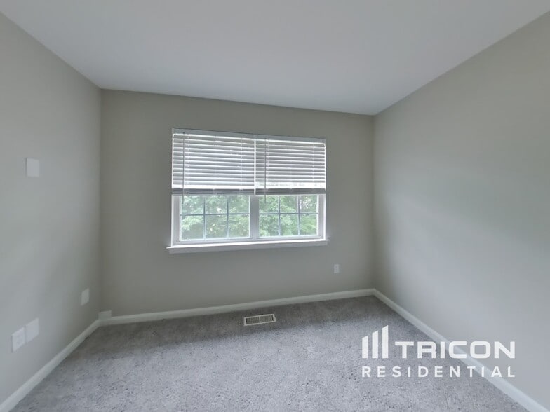 Building Photo - 1306 Sutler Terrace