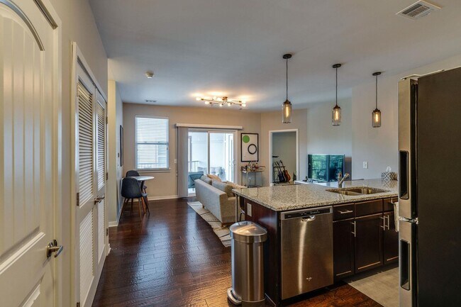 Building Photo - Chic East Nashville Two Bedroom Loft
