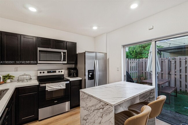 Building Photo - 476 NE 5th St