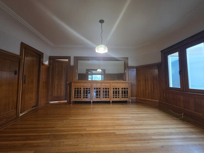 Building Photo - 175 Vasquez Ave