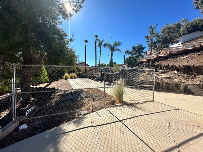 Building Photo - Available Now! Amazing Views and Spacious ...