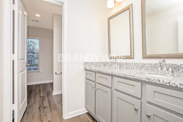 Building Photo - 331 Redmoss Dr