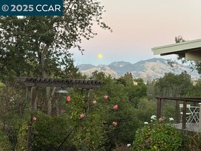 Building Photo - 20 Boulevard Ct