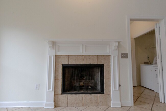 Building Photo - 2 Bed/2.5 Bath Townhome in Northeast Jackson!