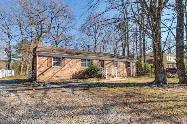 Building Photo - Beautiful Brick Ranch Available For Rent - Pets are welcome!!!