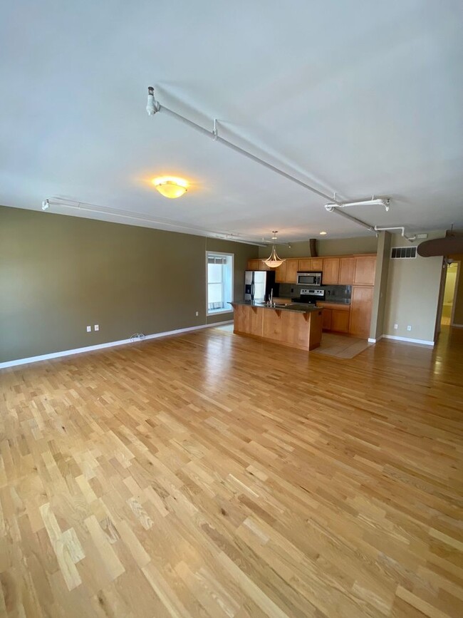 Building Photo - Live in the Heart of Downtown Spokane – 2B...
