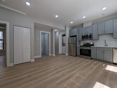 Primary Photo - 442 W Belden Ave