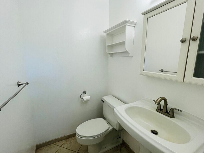 Building Photo - Partly Furnished 3-bedroom, 1.5-bath condo...
