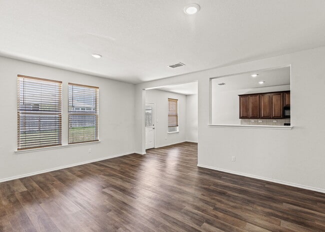 Building Photo - Welcome to your chic and spacious retreat