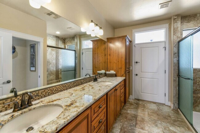 Building Photo - 3940 Duke Dr