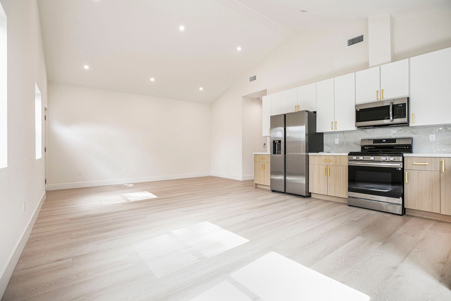 Building Photo - 914 Geneva St