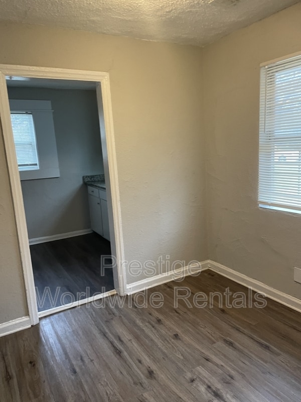 Building Photo - 1034 Brooks Rd