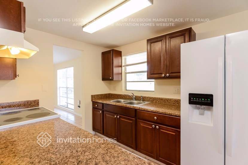 Building Photo - 6401 Bali Ct