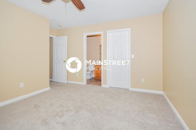 Building Photo - 3 Bedroom Pet-Friendly Home in Indianapolis, IN with Main Street Renewal