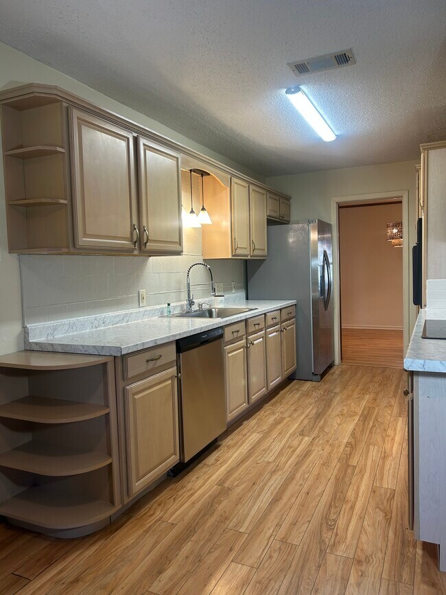 Building Photo - 2205 Forest Trail