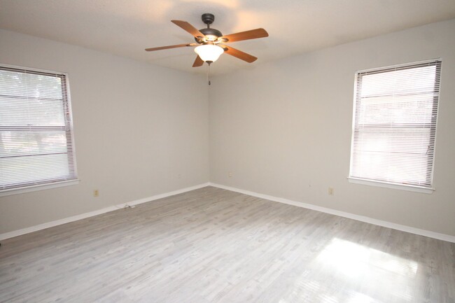 Building Photo - Remodeled 3-Bedroom Home with Modern Upgra...